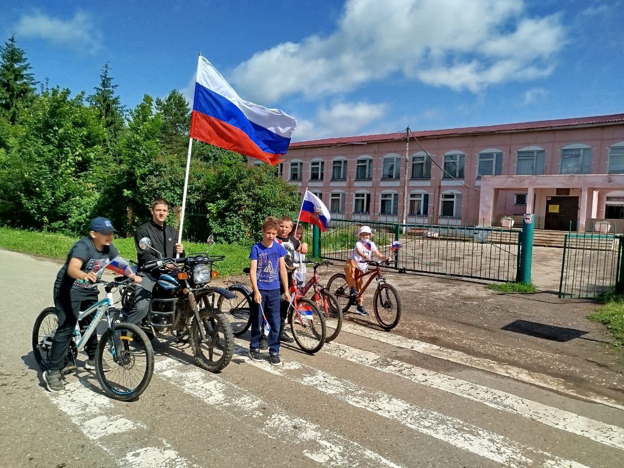 Сегодня в нашем лагере «Солнышко» - ДЕНЬ РОССИИ!.